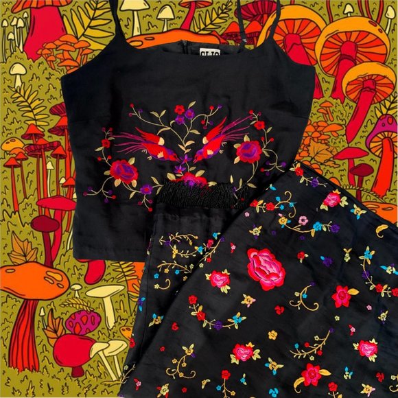 Vintage Tops - Vtg 90s y2k embroidered silk crop top